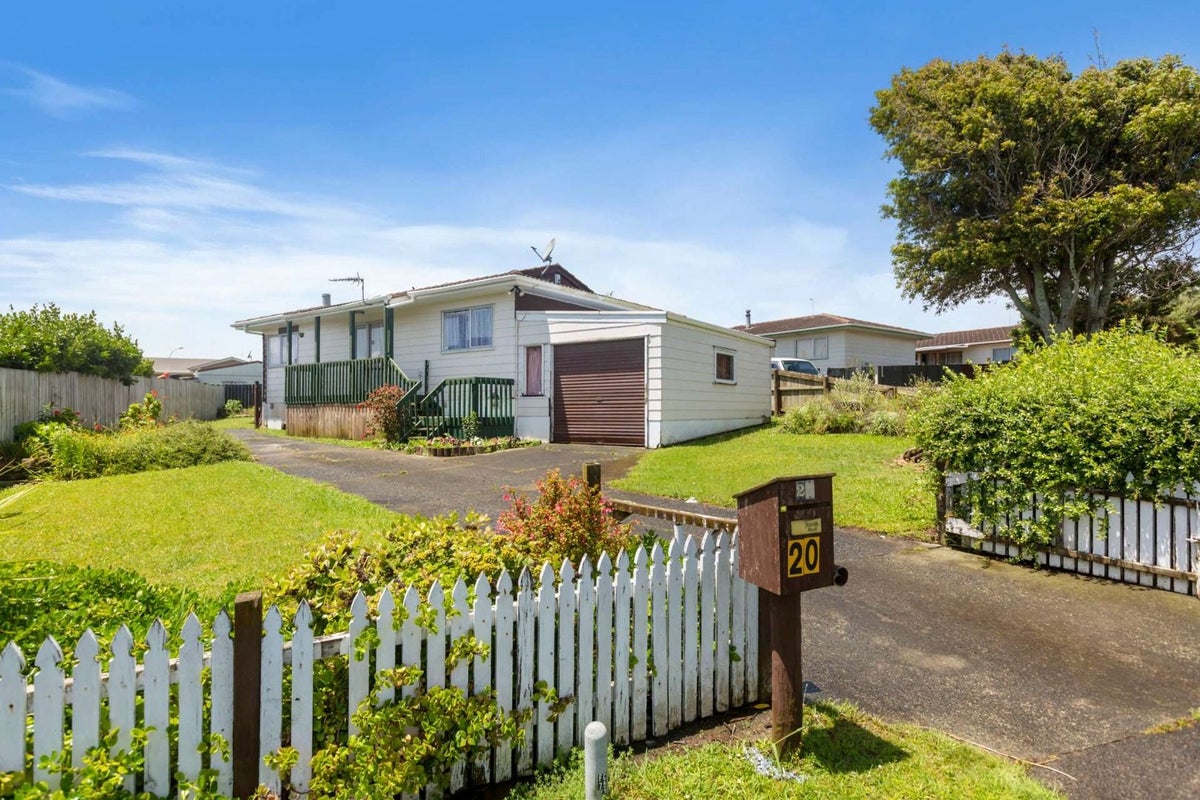 20 Bundena Place, Clendon Park, Auckland - Carousel 1