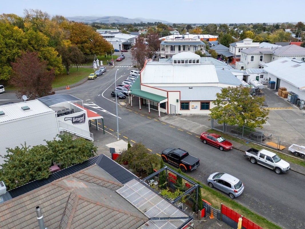 4 Kansas Grove, Totara Park, Upper Hutt - Carousel 2