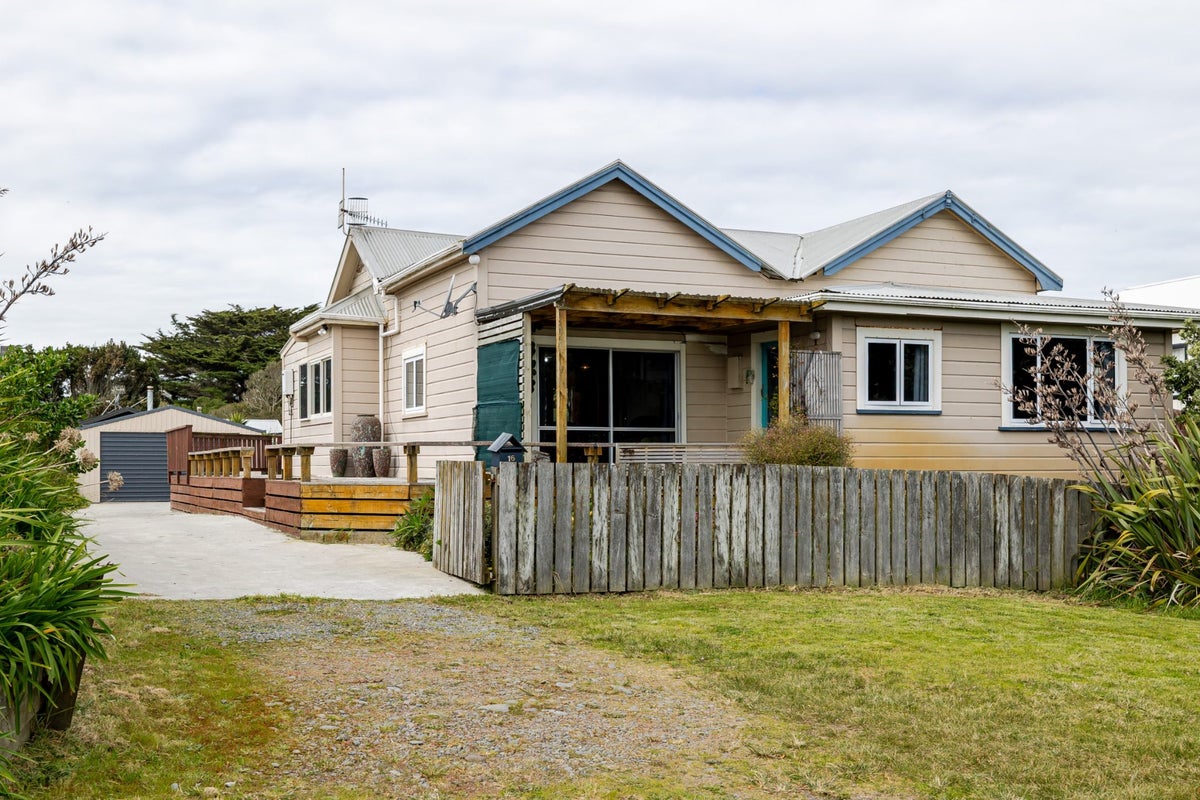 16 Kina Street, Tangimoana, Tangimoana - Carousel 1