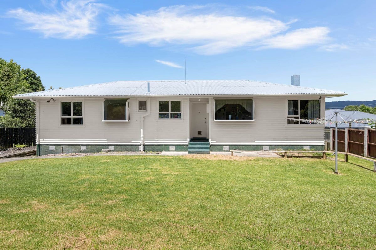1/8 Ozich Avenue, Te Atatu South, Auckland - Carousel 2