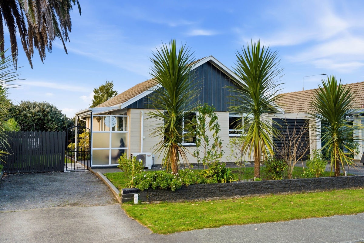 2/2 Lomax Place, Islington, Christchurch - Carousel 19