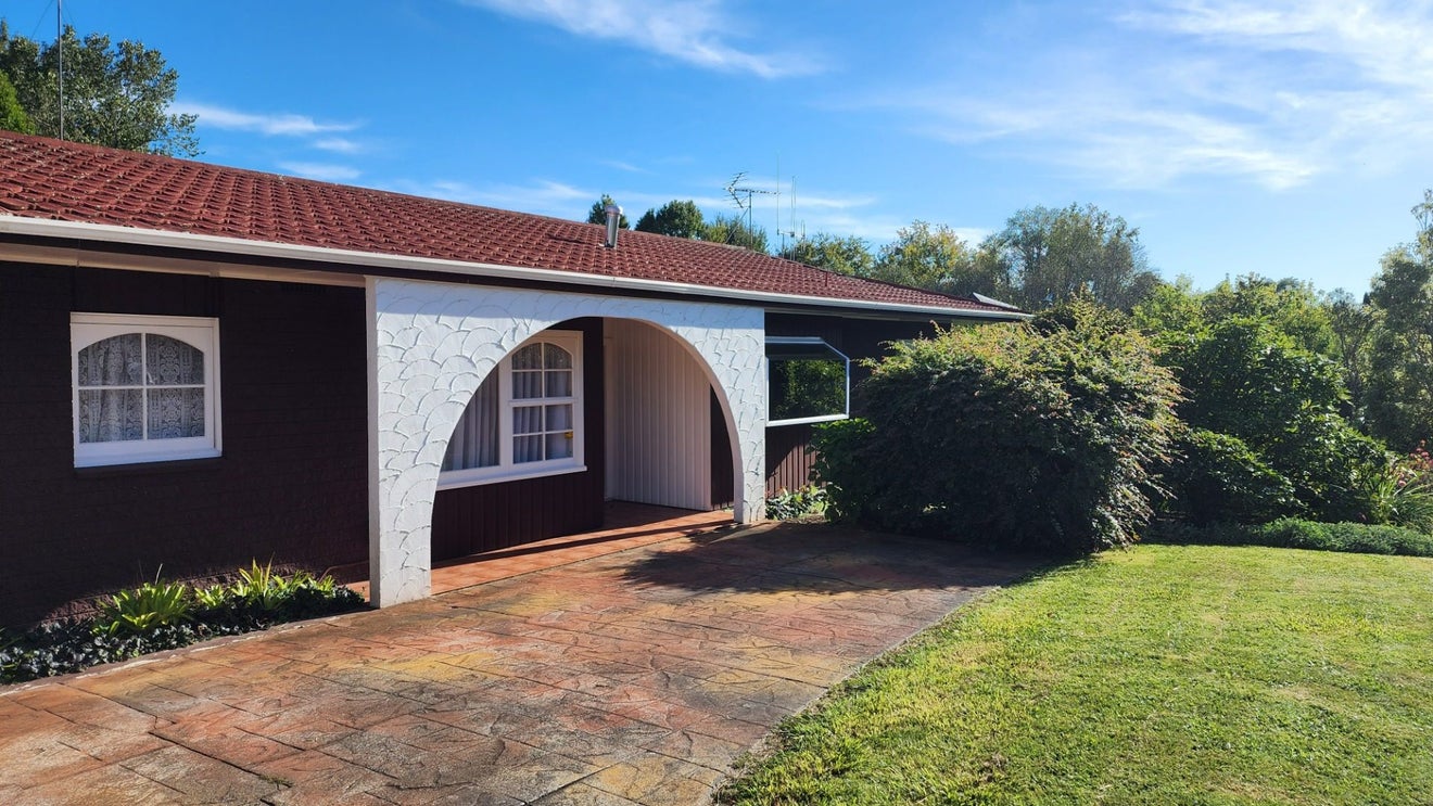 59 Glen Lynne Avenue, Queenwood, Hamilton - Carousel 1