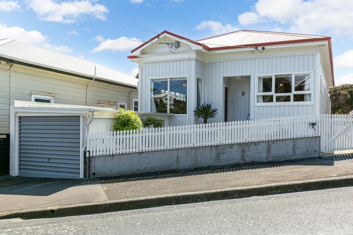 32 Liffey Street, Island Bay, Wellington - Carousel 20