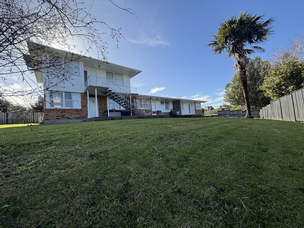 2 Hawthorne Place, Ellerslie, Auckland - Carousel 1