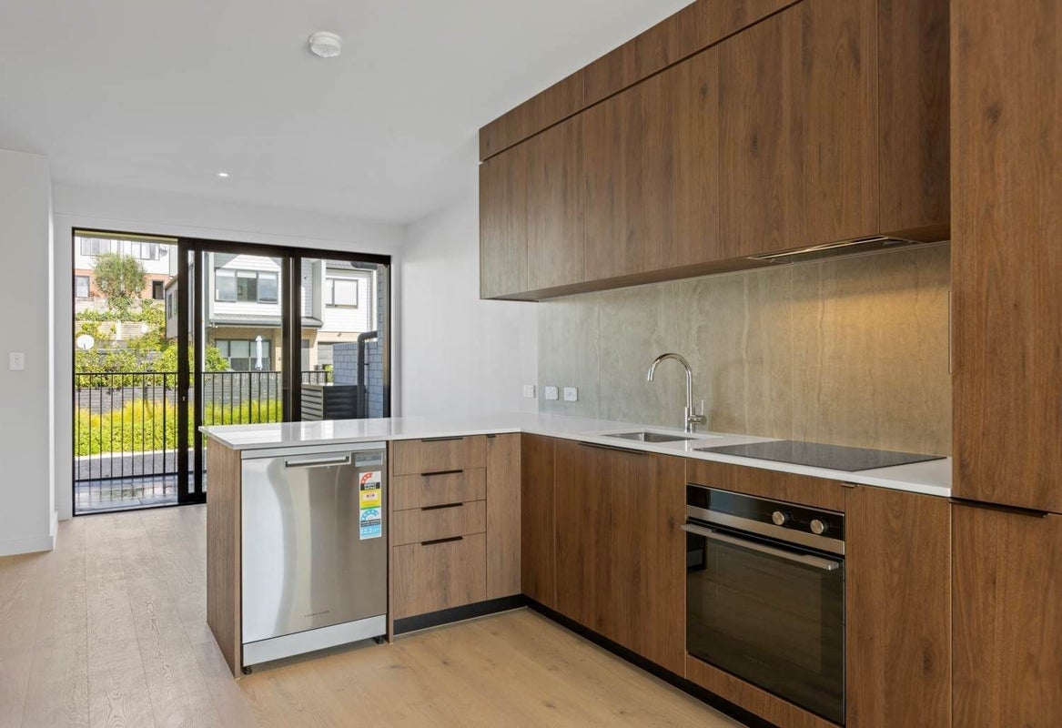 9B Windlass Street, Long Bay, Auckland - Carousel 2