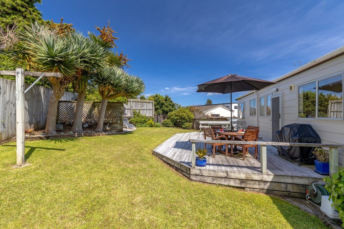 6 Milne Place, Merrilands, New Plymouth - Carousel 2