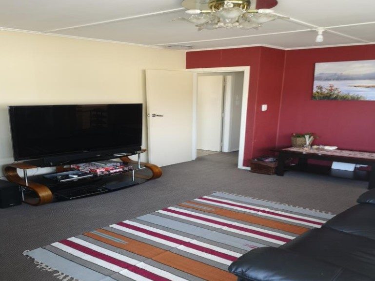 15 Catherine Crescent, Paparangi, Wellington - Carousel 2