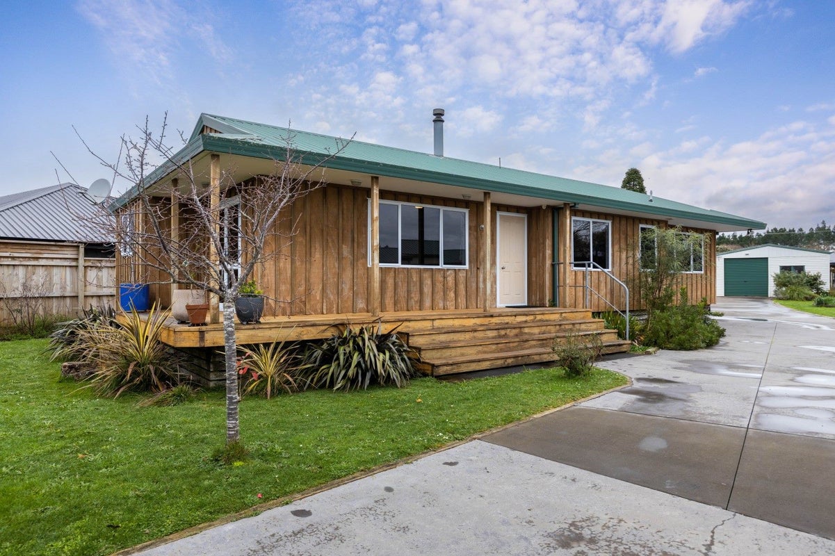 16 Smith Street, Lepperton, New Plymouth - Carousel 1