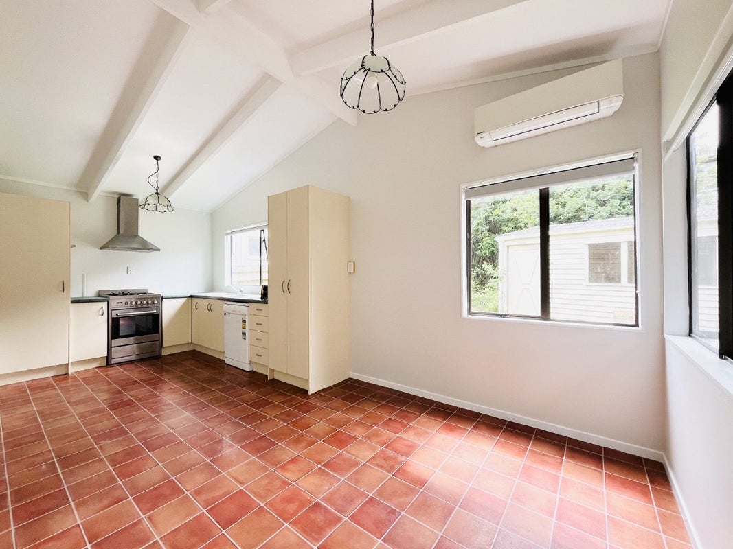 84B Owairaka Avenue, Mount Albert, Auckland - Carousel 2