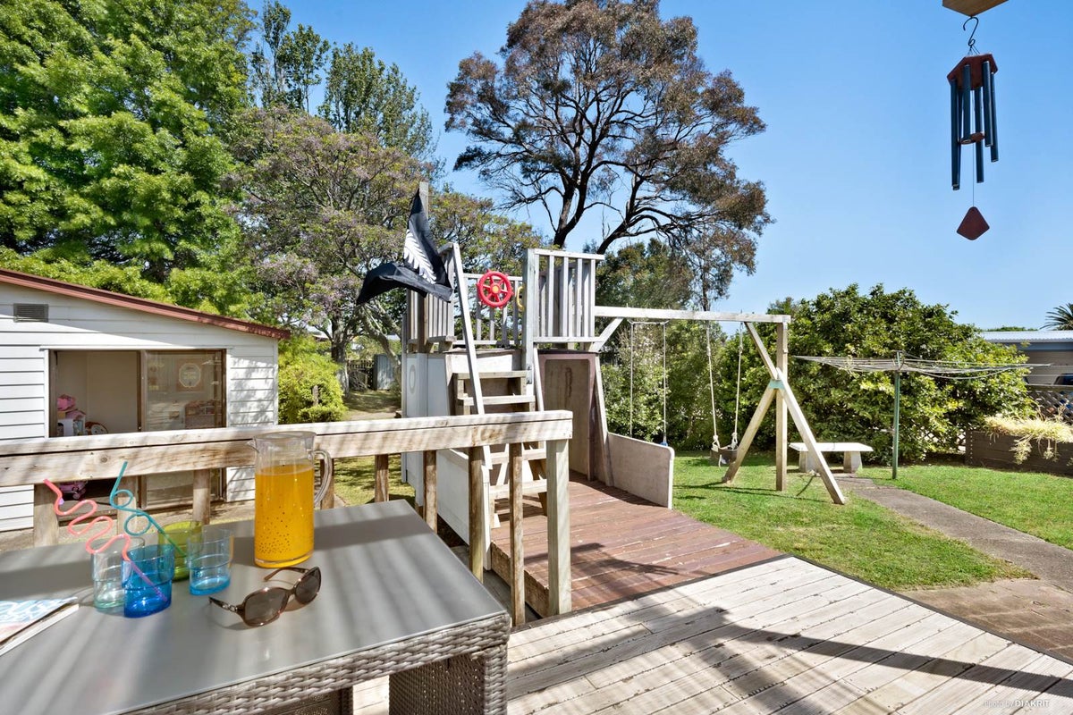 5 Fourth View Avenue, Beachlands, Auckland - Carousel 1