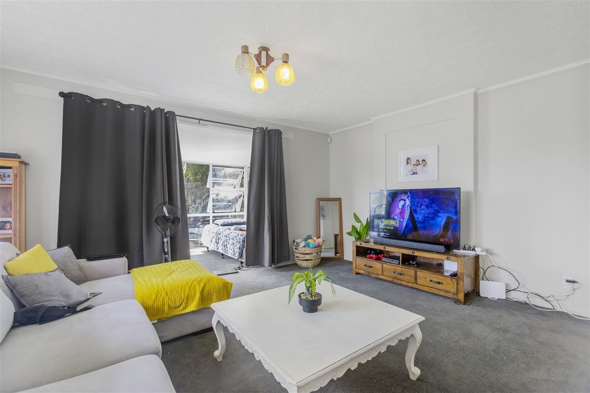 42 Tiraumea Drive, Pakuranga, Auckland - Carousel 1