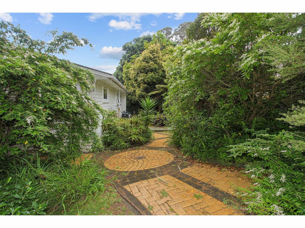 1/19 Gazelle Avenue, Beach Haven, Auckland - Carousel 1