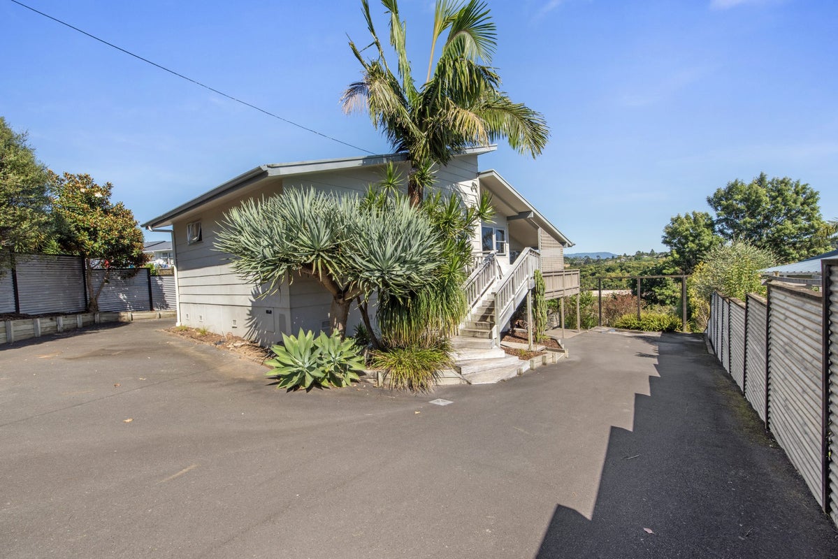 93 Coopers Road, Gate Pa, Tauranga - Carousel 24