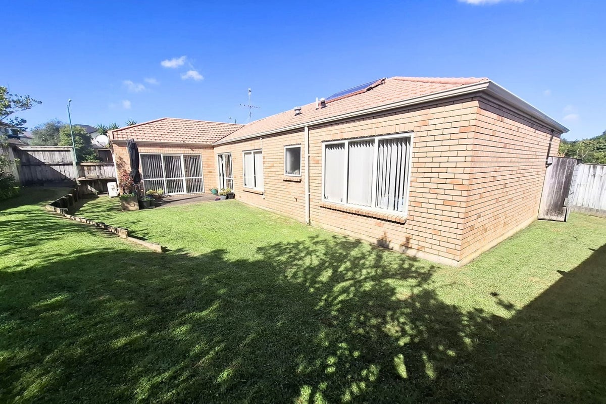21 Meridian Court, Oteha, Auckland - Carousel 11