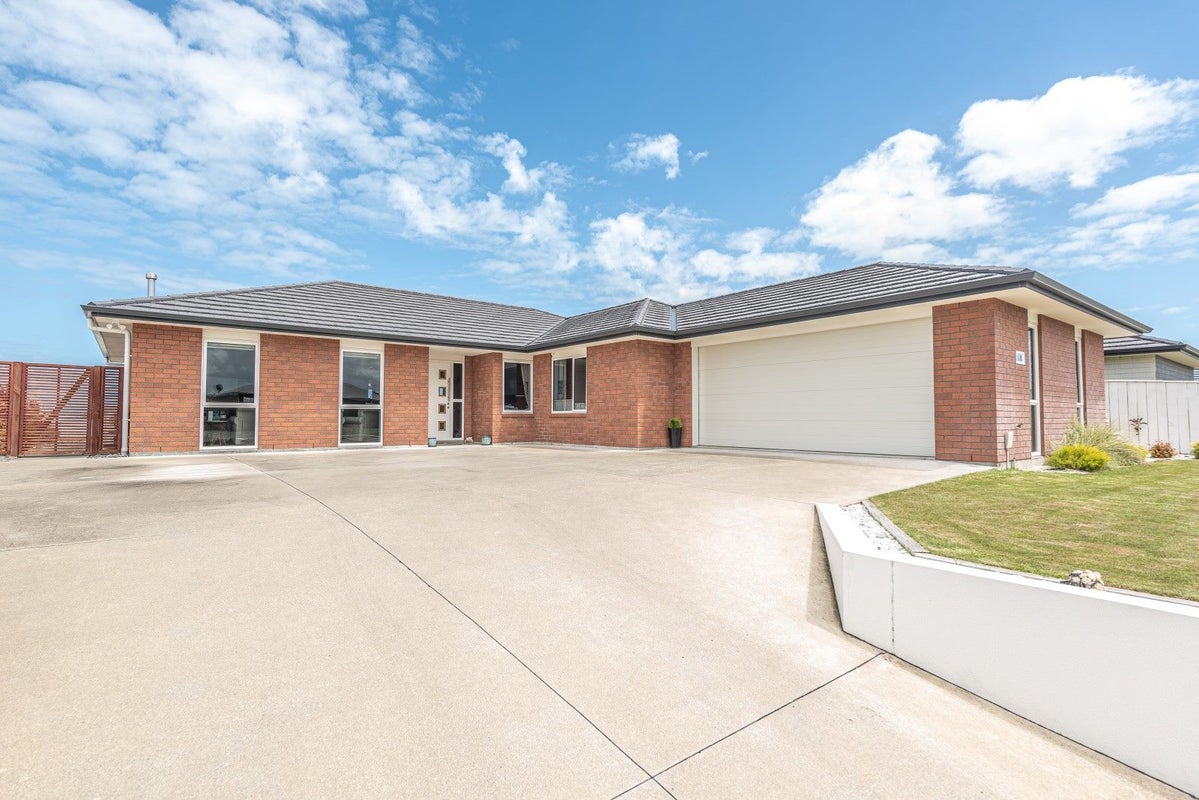 35 Magnolia Crescent, Tawhero, Whanganui - Carousel 1
