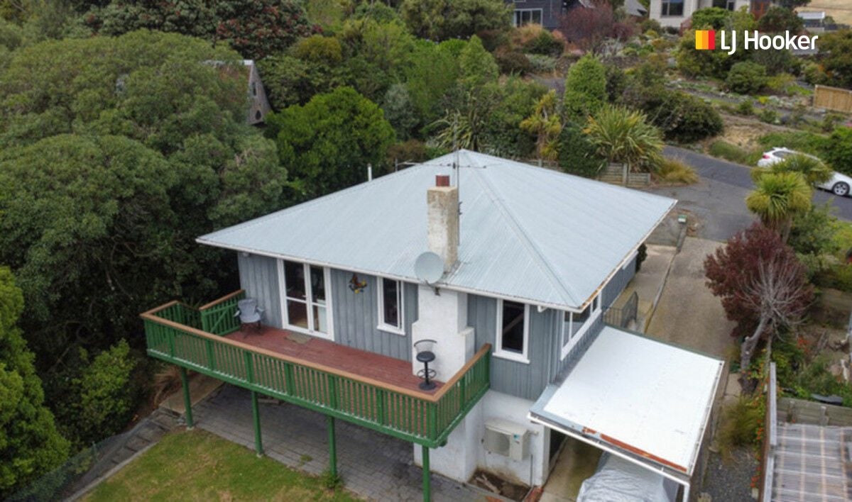 15 Porterfield Street, Macandrew Bay, Dunedin - Carousel 1