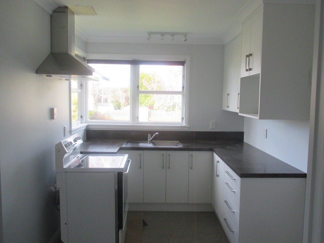 1 Luton Street, Hokowhitu, Palmerston North - Carousel 2
