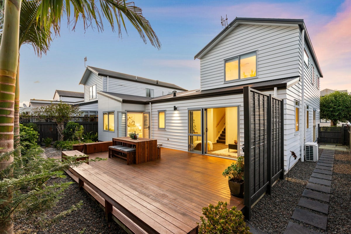 39 Vinograd Drive, Te Atatu Peninsula, Auckland - Carousel 2