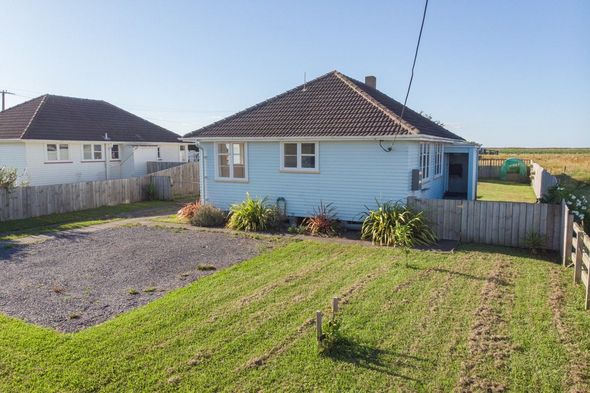 687 State Highway 25, Waitakaruru, Ngatea - Carousel 21