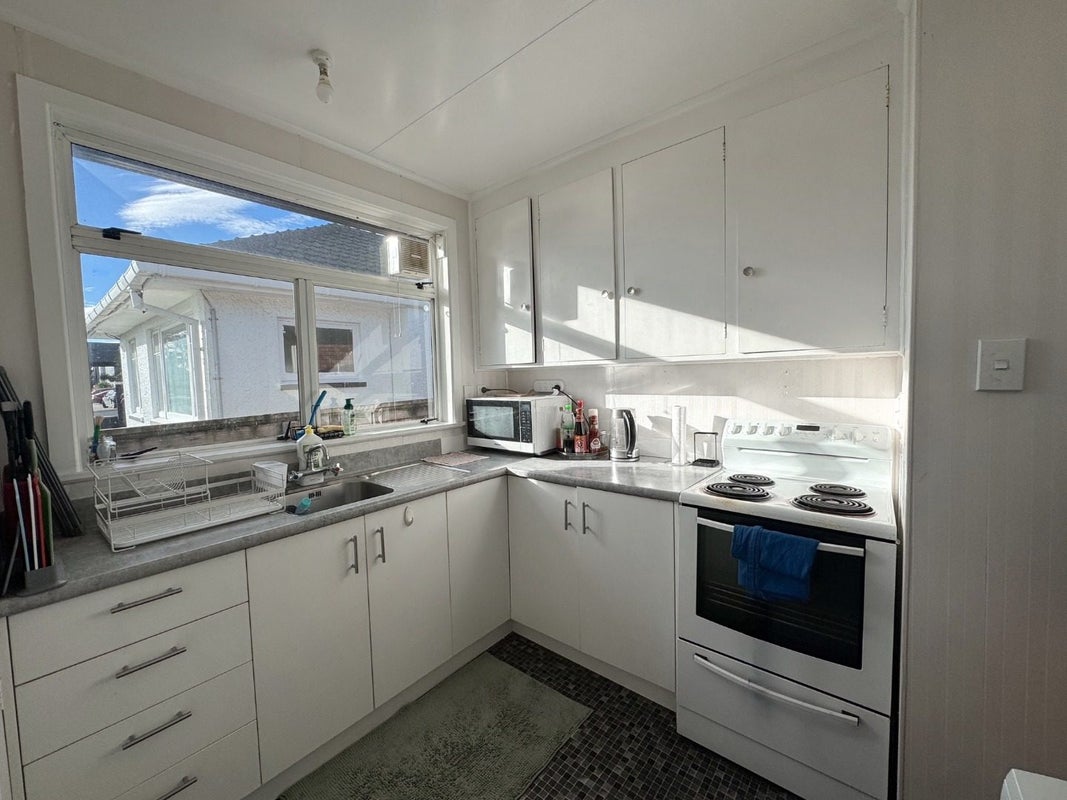 1/378 Devon Street East, Strandon, New Plymouth - Carousel 2