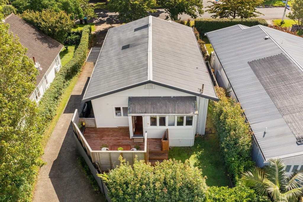 18 Rossgrove Terrace, Mount Albert, Auckland - Carousel 2