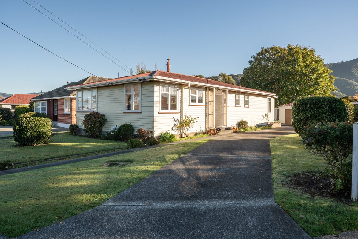 57 Hudson Avenue, Ebdentown, Upper Hutt - Carousel 1