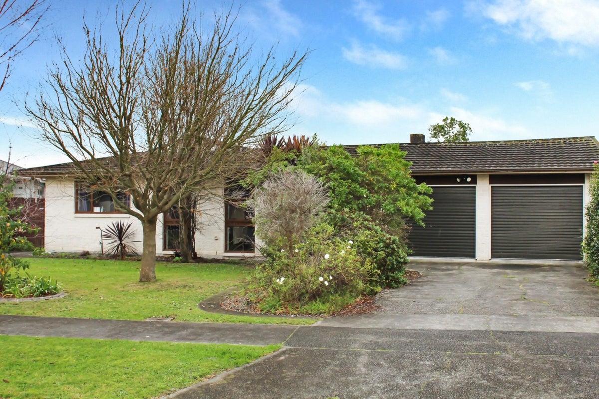 43 Geraldine Crescent, Cloverlea, Palmerston North - Carousel 1