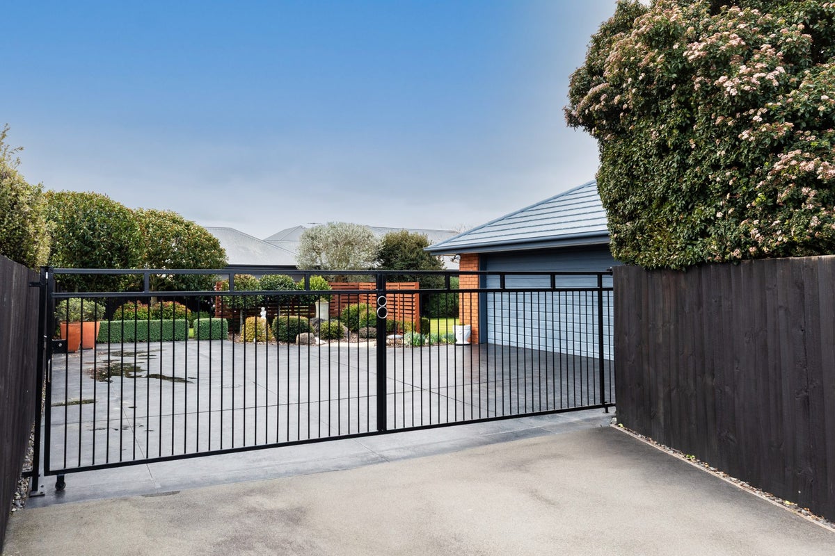 8 Gwen Place, Redwood, Christchurch - Carousel 25