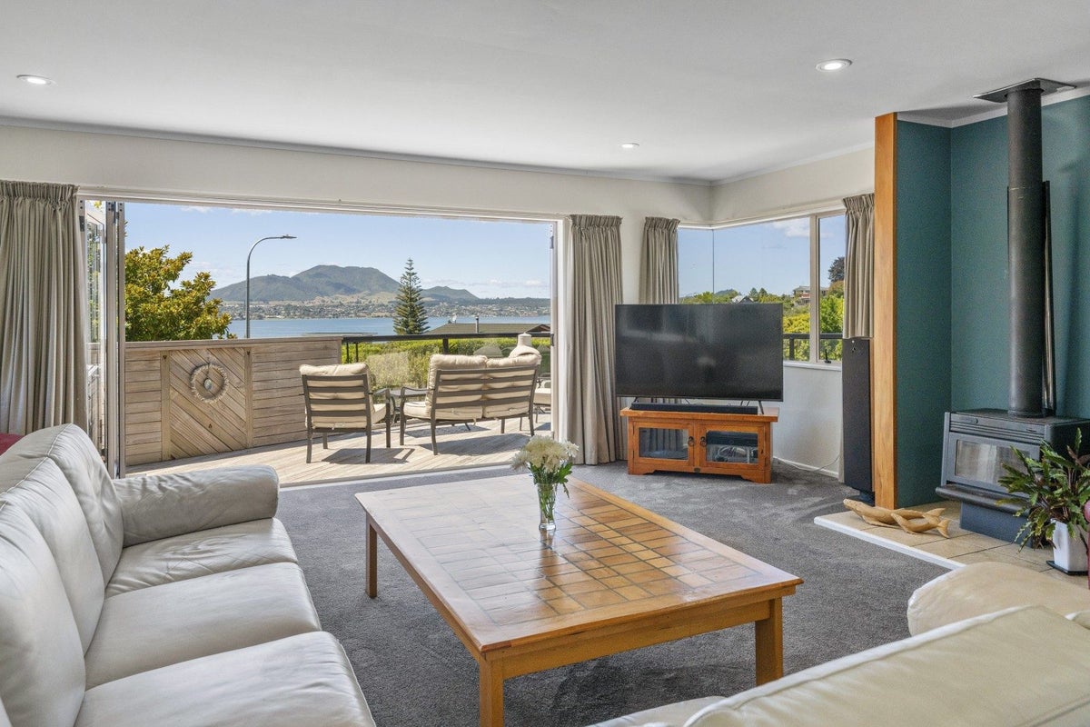 17 Shera Street, Acacia Bay, Taupo - Carousel 2