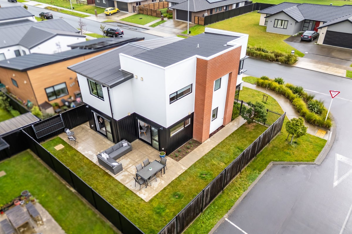 48 Mawai Hakona Drive, Wallaceville, Upper Hutt - Carousel 1