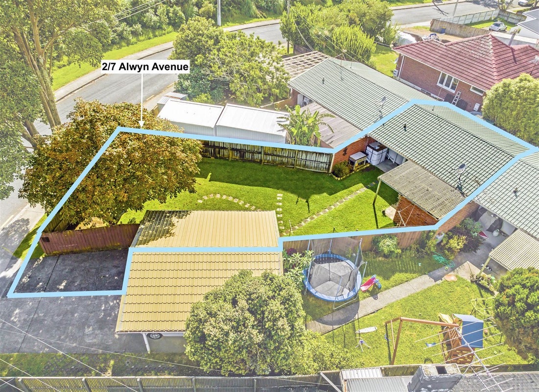 2/7 Alwyn Avenue, Te Atatu South, Auckland - Carousel 1