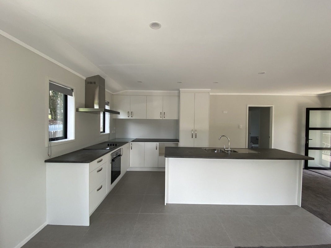 5 Stillwater Crescent, Stillwater, Silverdale - Carousel 2