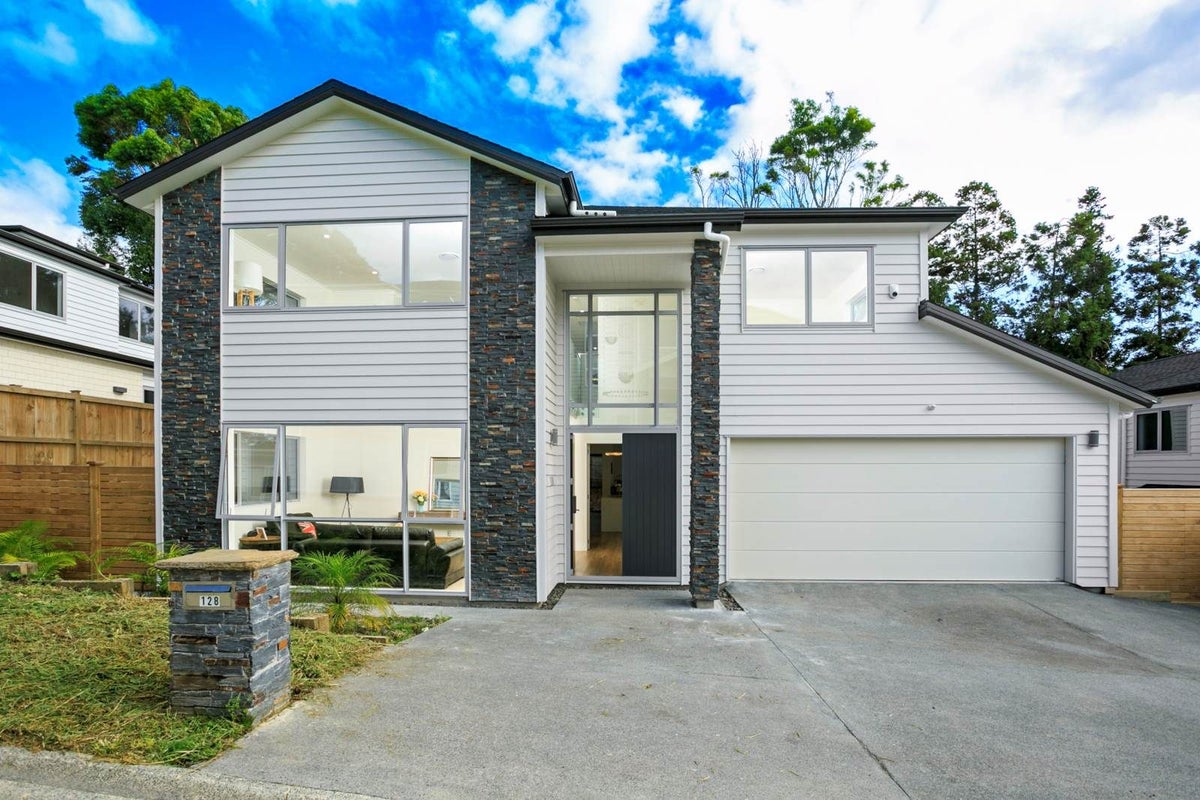 128 Admirals Court Drive, Greenhithe, Auckland - Carousel 1