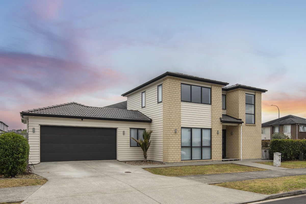 25 Quattro Avenue, Flat Bush, Auckland - Carousel 1