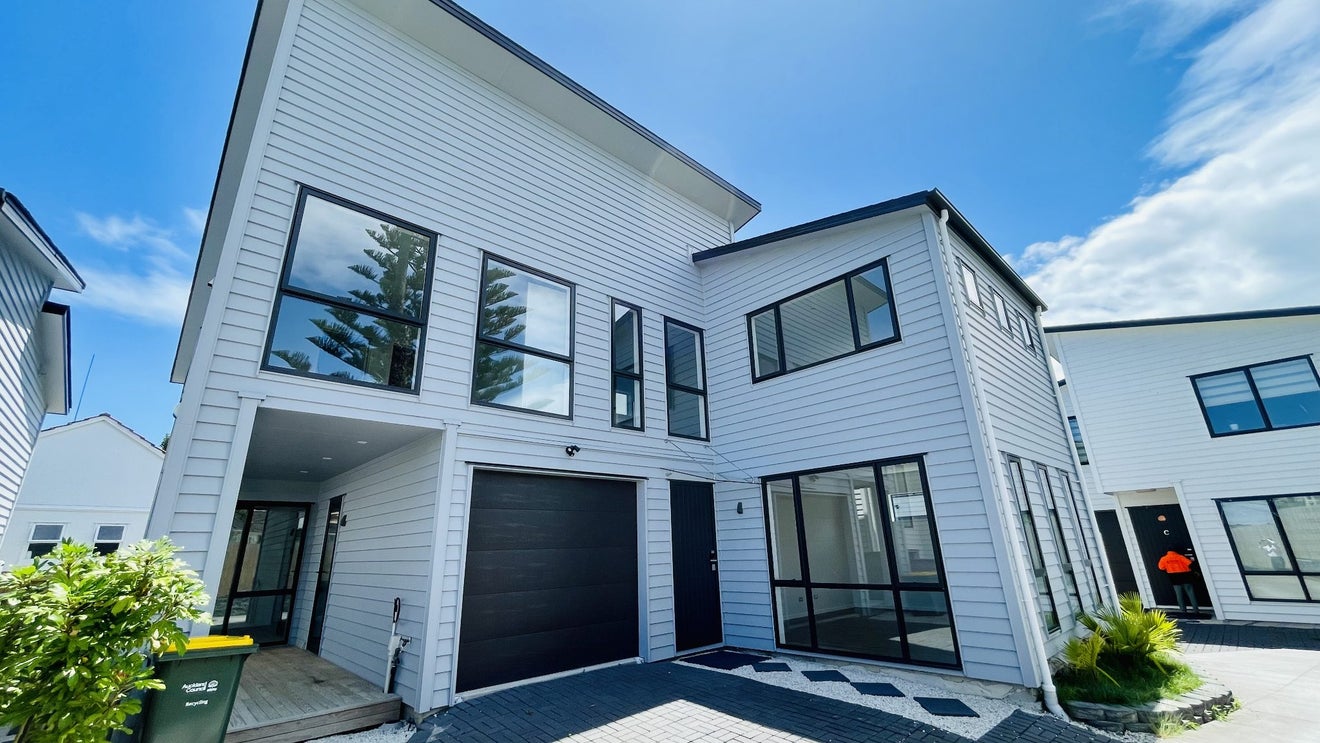 8B Ruahine Street, Avondale, Auckland - Carousel 1