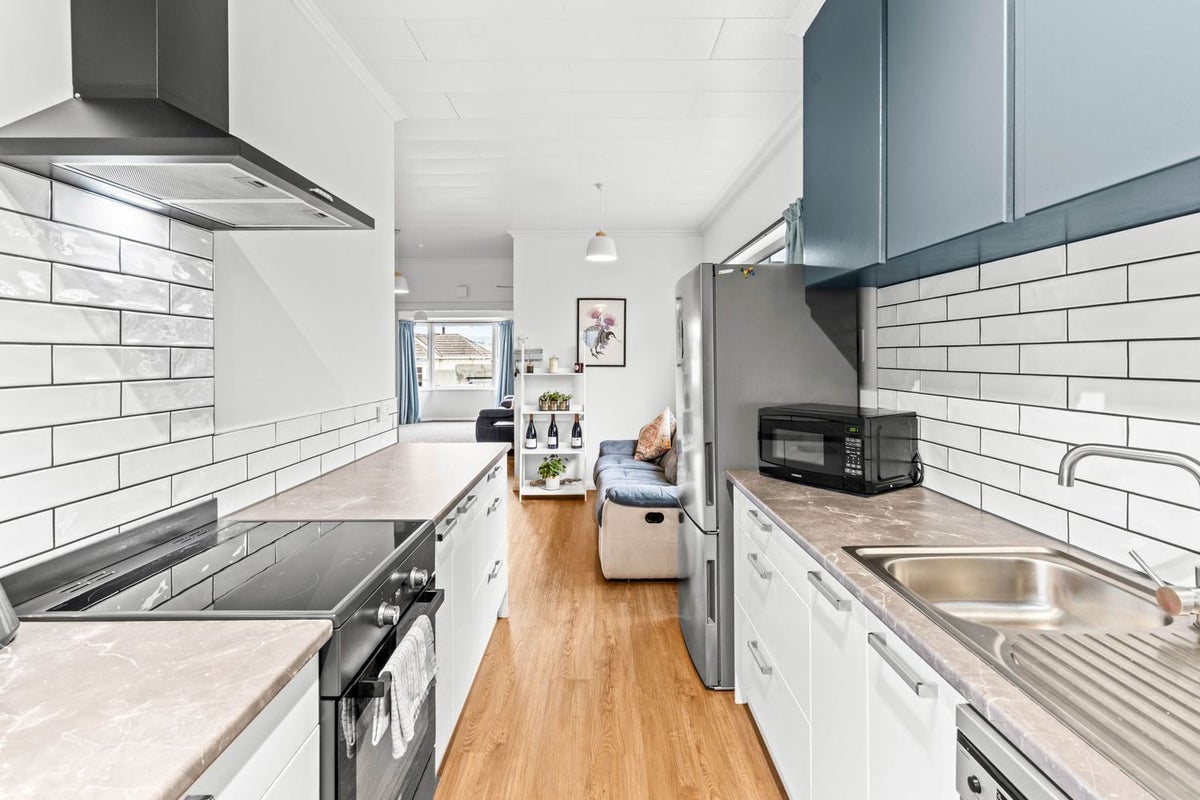 394 South Road, Caversham, Dunedin - Carousel 1