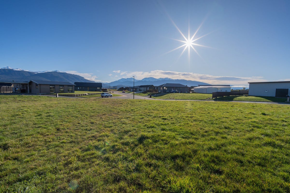 14 Millar Place, Te Anau, Te Anau - Carousel 4