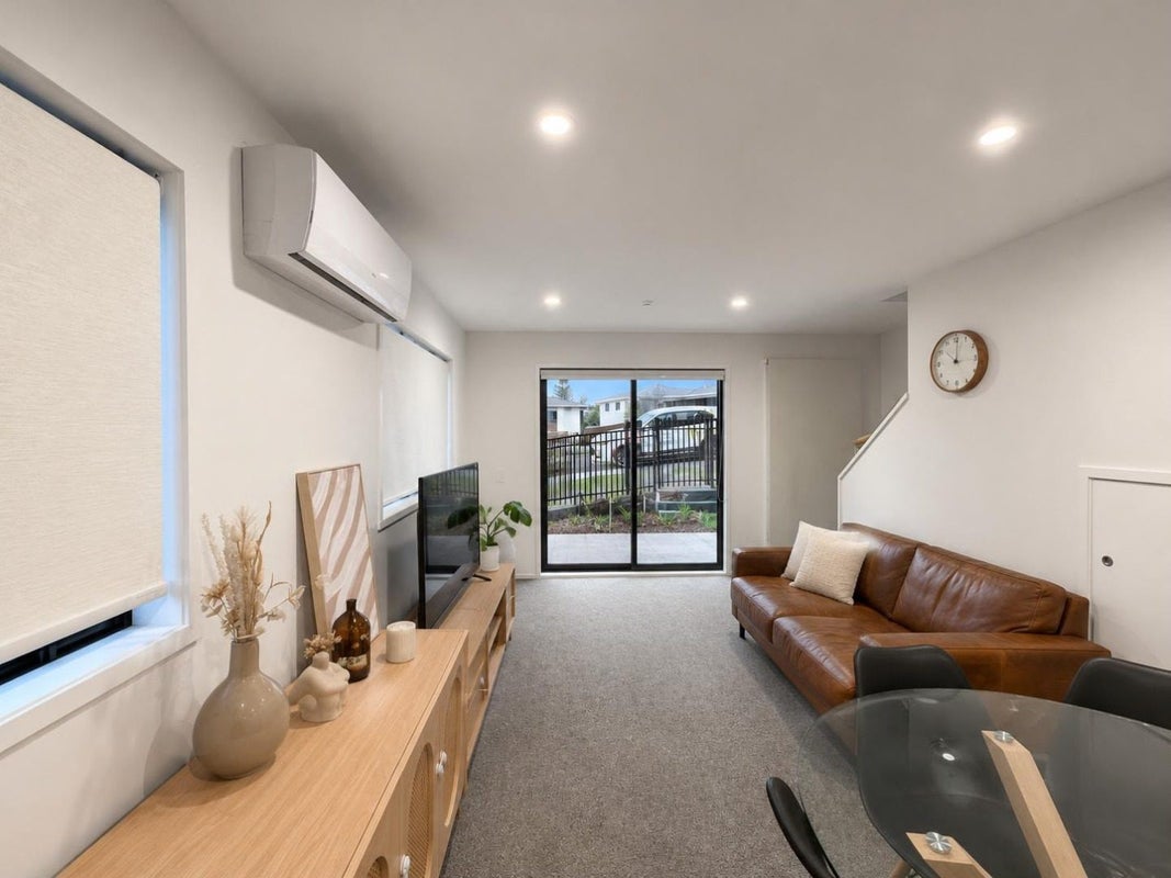 1/137 View Road, Sunnyvale, Auckland - Carousel 2