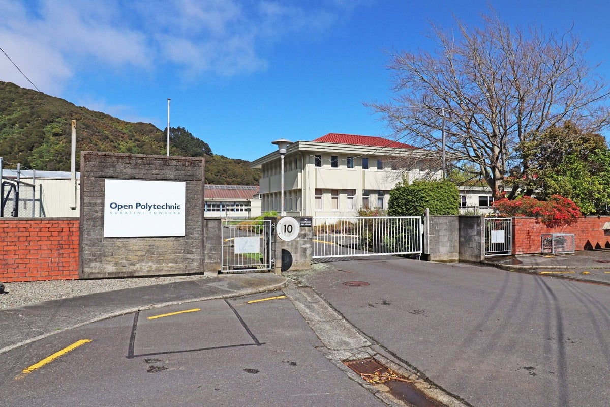 1/103A Wyndrum Avenue, Waterloo, Lower Hutt - Carousel 17