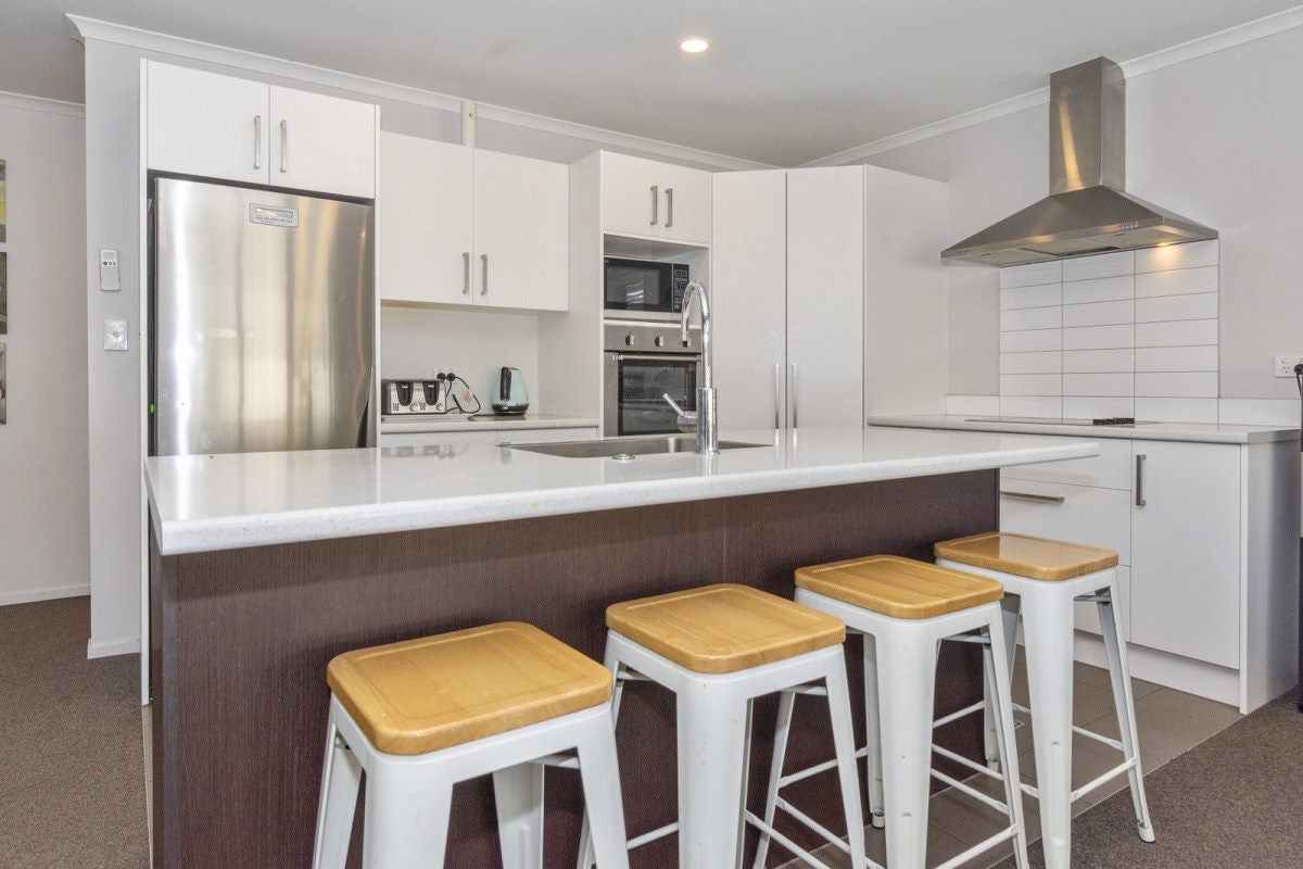 6 Waipokapu Place, Opaheke, Papakura - Carousel 1