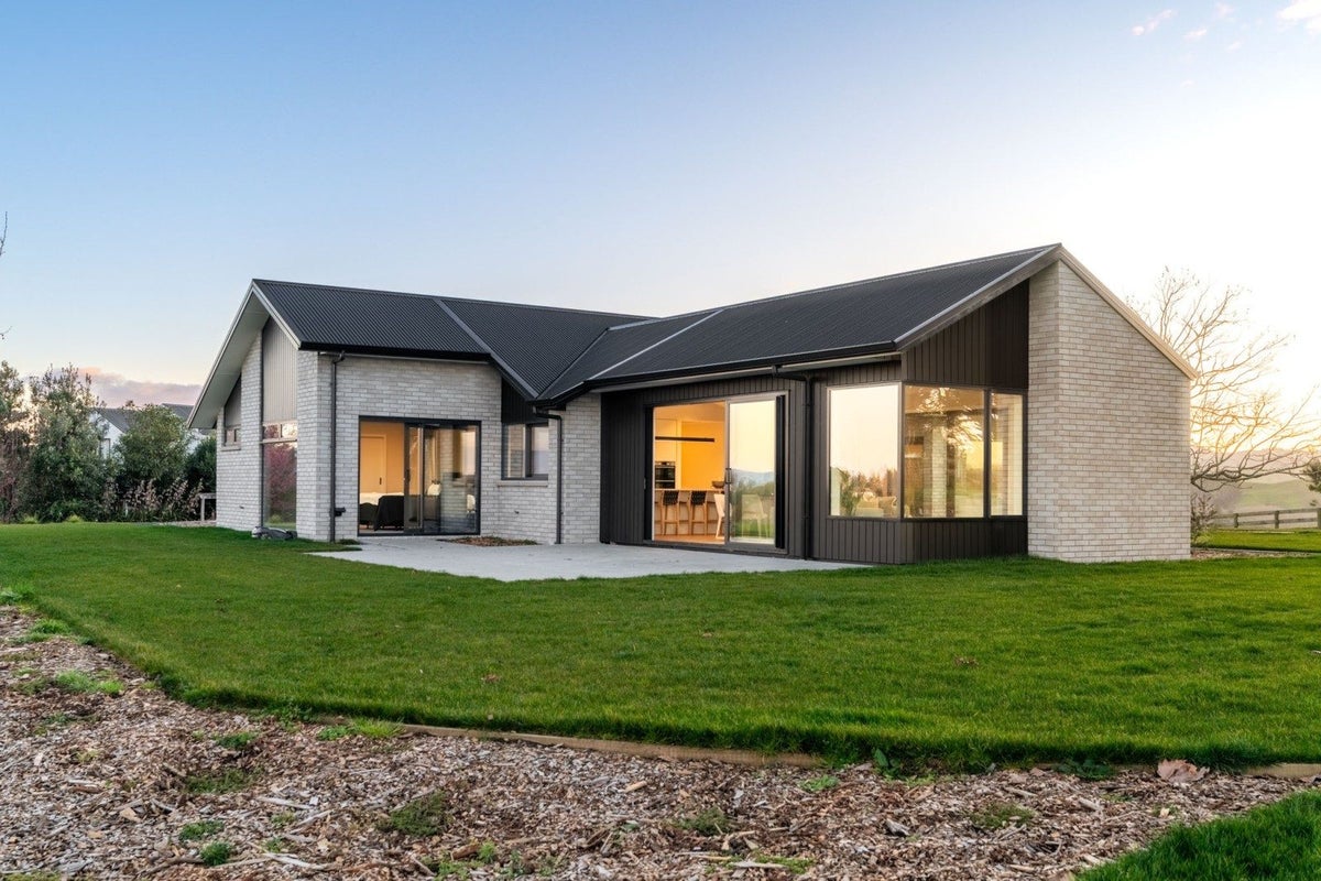 60 Lockerbie Lane, Whatawhata, Hamilton - Carousel 2