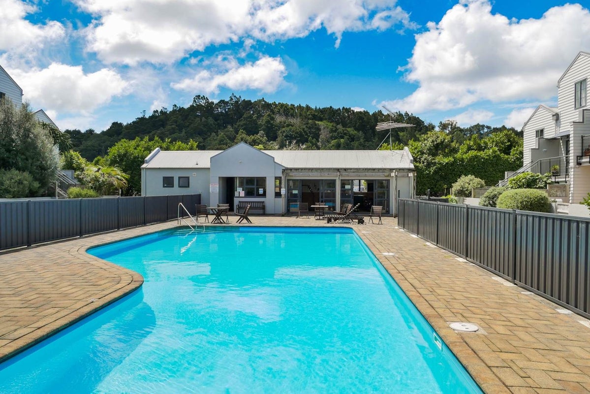 27/8 Carolina Place, Albany, North Shore City - Carousel 14