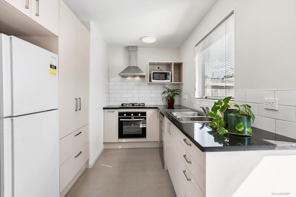 43 Totara Meadows Court, Wiri, Auckland - Carousel 1