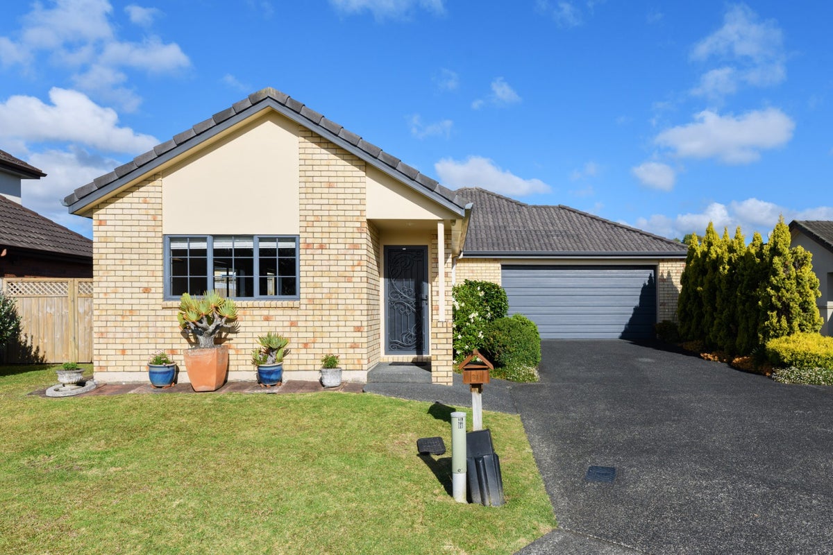 31 Espalier Drive, Henderson, Auckland - Carousel 2