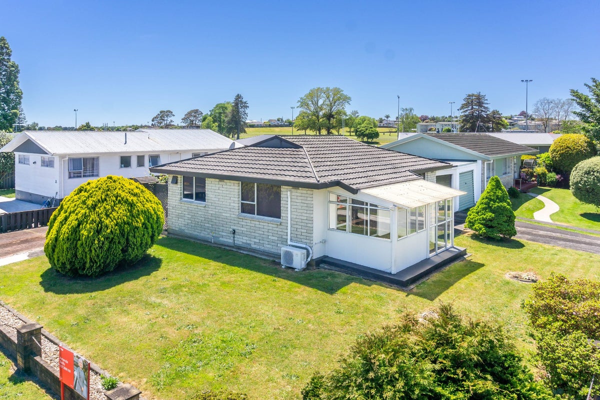 1A Millar Place, Nawton, Hamilton - Carousel 13