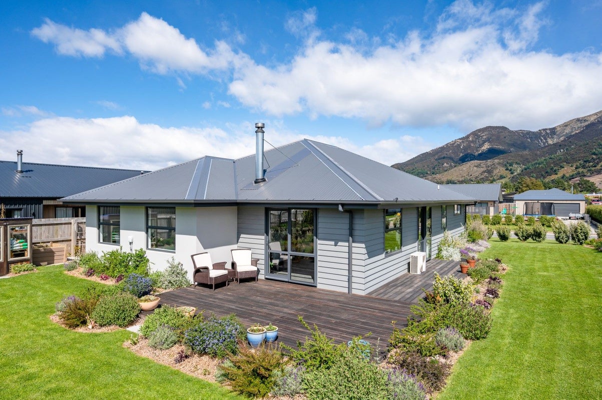 7 Pennycook Place, Lake Hawea - Carousel 2