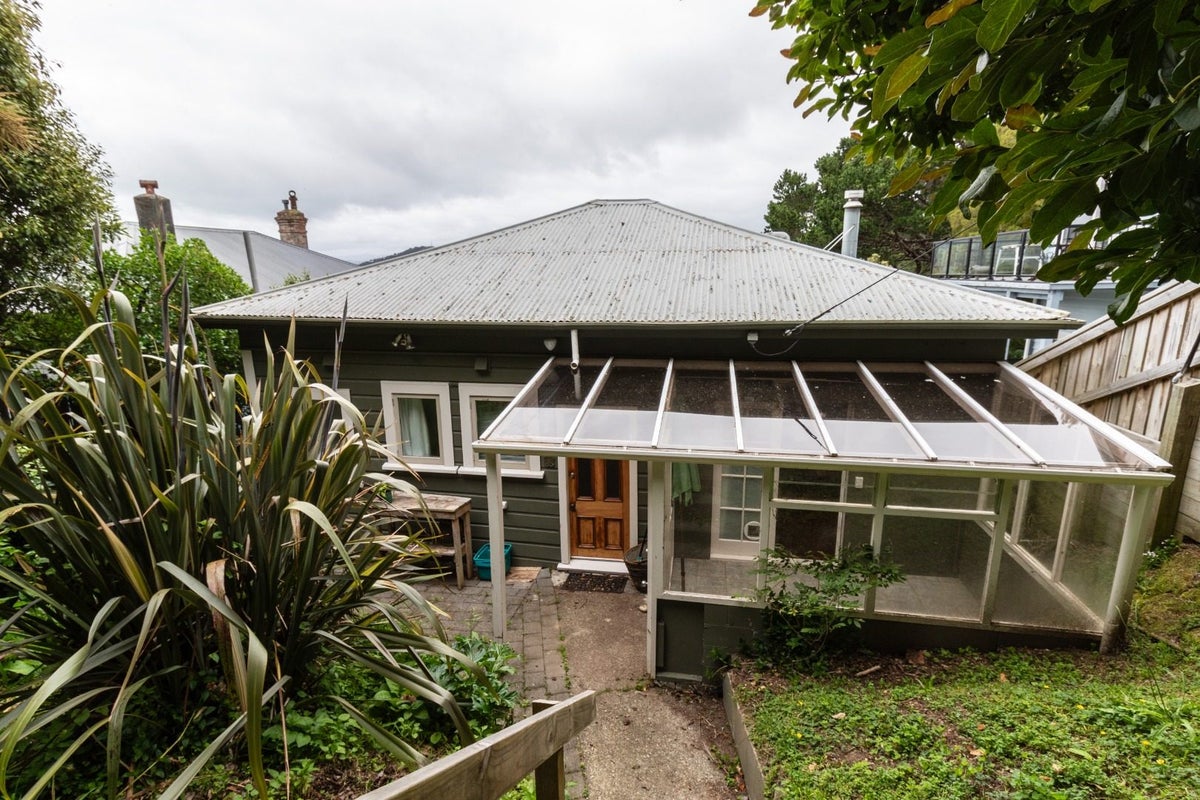 29 Mortimer Terrace, Aro Valley, Wellington - Carousel 21