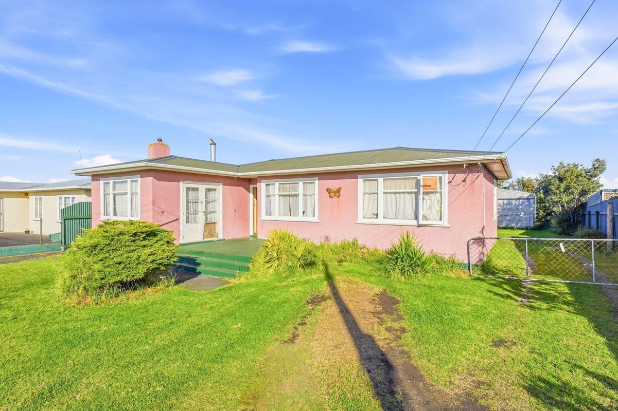 7 Omori Place, Castlecliff, Whanganui - Carousel 1