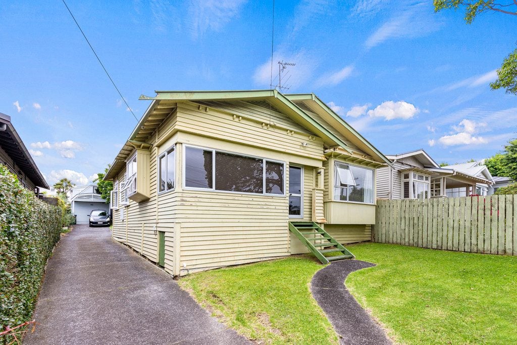 94 West End Road, Westmere, Auckland - Carousel 1
