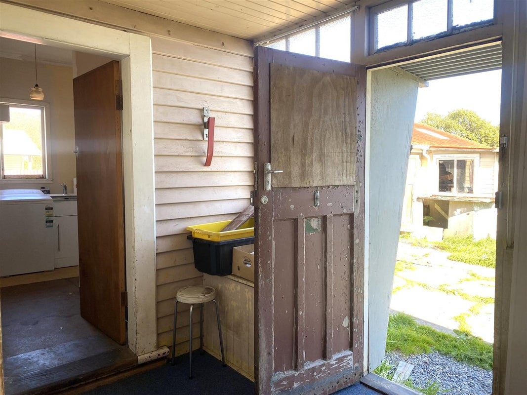 24 Peel Street, Cobden, Greymouth - Carousel 24